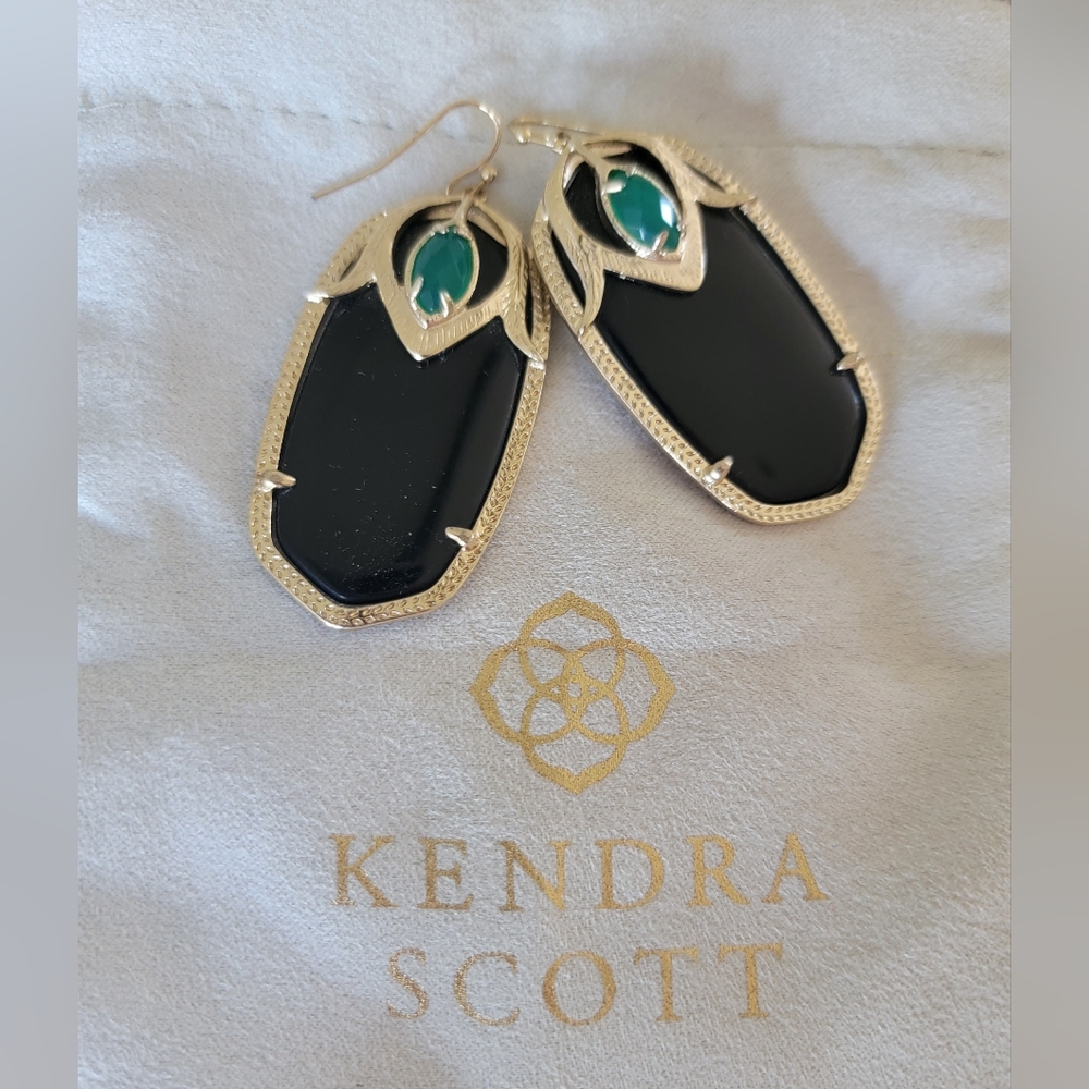 Kendra Scott Emmy Earrings